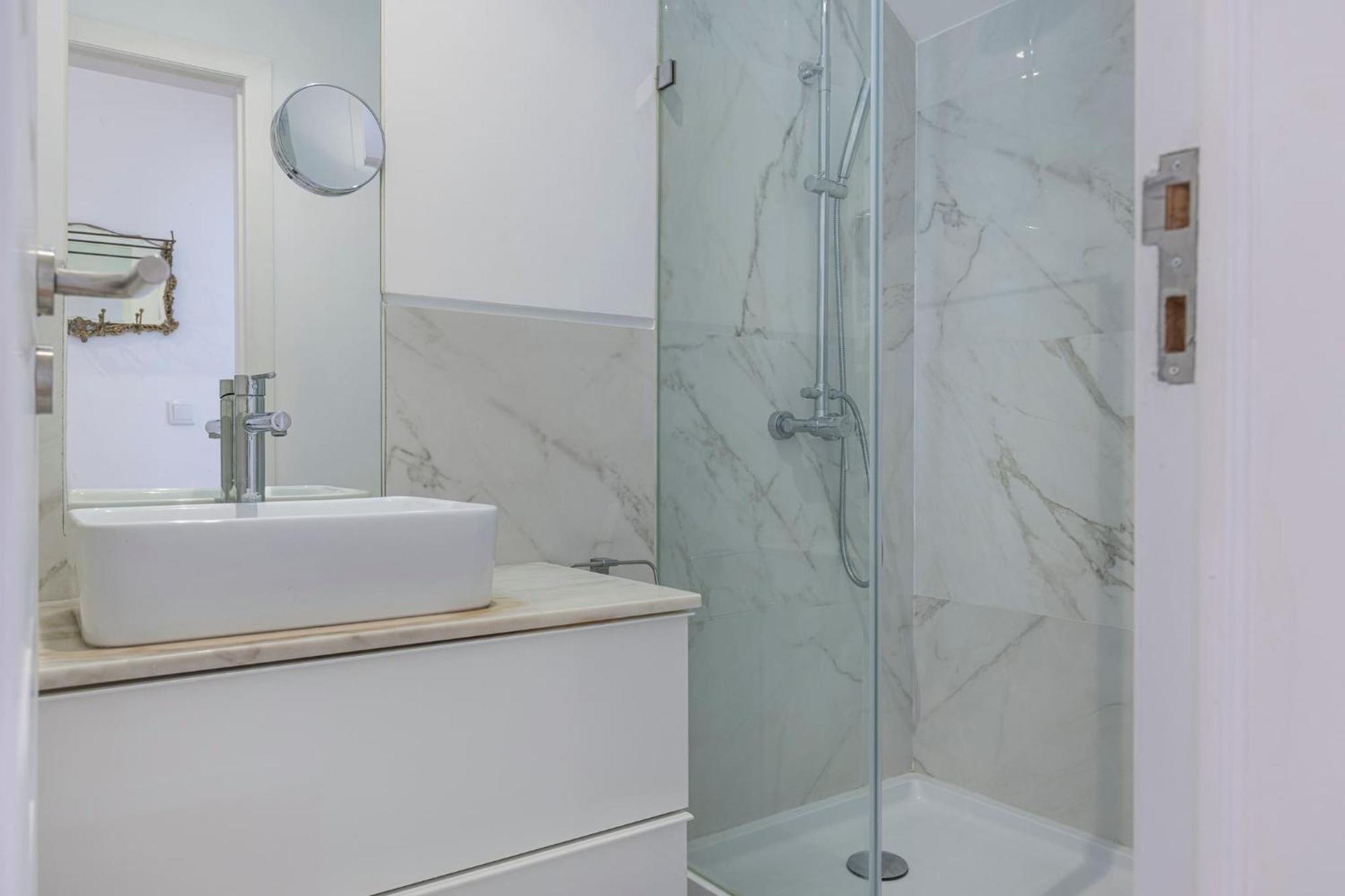 Apartment Beautiful River Views In Graca Lisbon